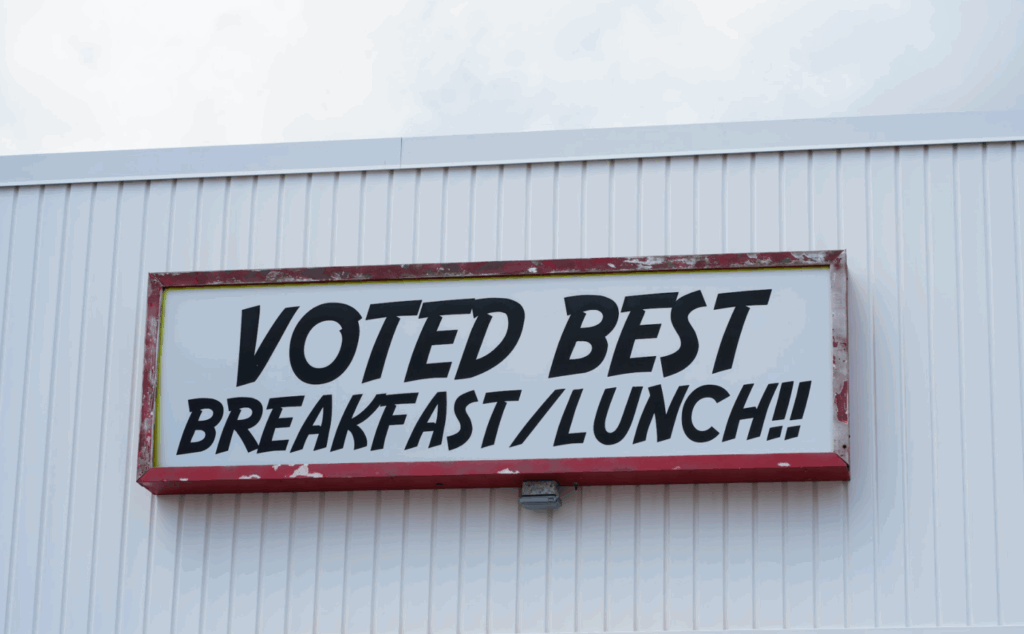 Sign stating “Voted Best Breakfast/Lunch!!” at The Cracked Egg Diner